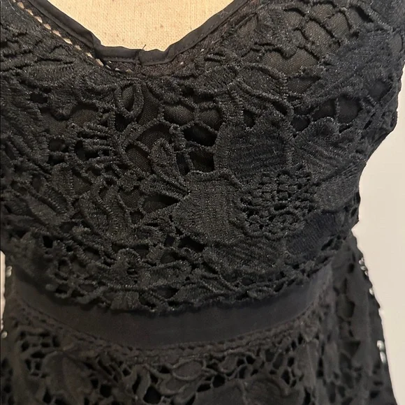 Kismet Black Textured Fabric Lace Top Camisole Y2K Smocked Back - Picture 2 of 8